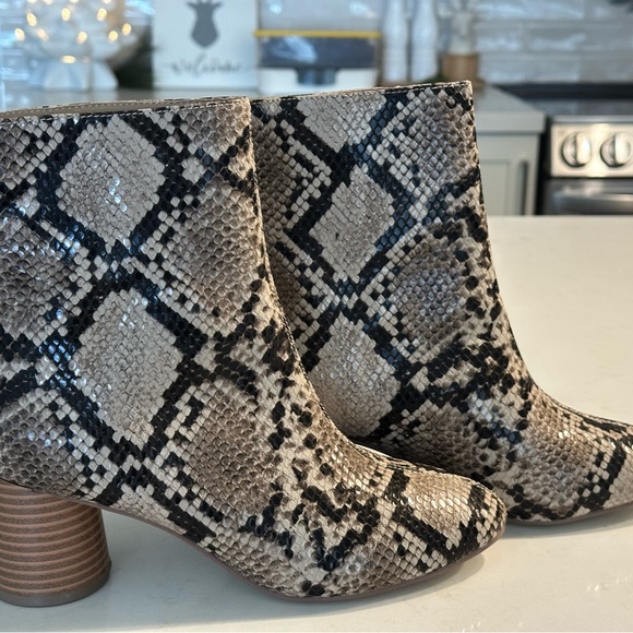 New*** ANKLE BOOTS - Picture 2 of 6